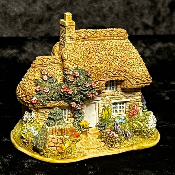 Lilliput Lane -Tuppenny Bun - England Collection - Picture 1 of 12
